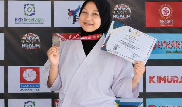 Tiga Siswa SMAN 6 Malang Raih Prestasi di Cabang Karate dan Bulu Tangkis