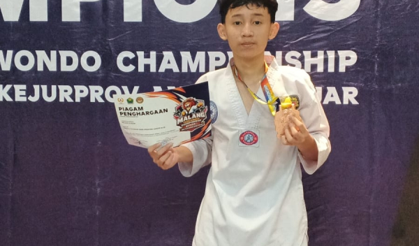 Siswa SMAN 6 Malang Raih Juara 3 pada Malang Taekwondo Championship Series I 