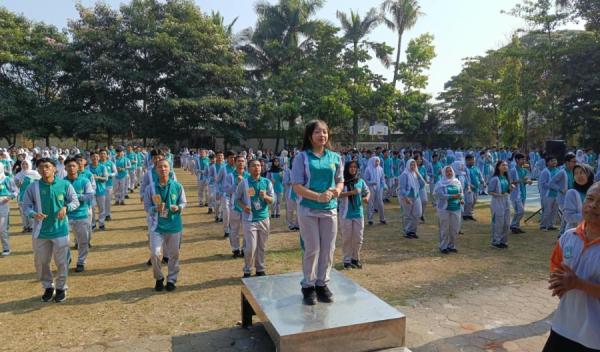 Jumat Sehat, Siswa Kelas X dan XI SMAN 6 Kota  Malang Semarakkan Senam Bersama