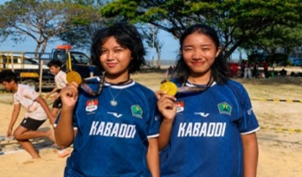 BANGGA! Duo Srikandi SMAN 6 Malang Sabet Medali Emas Kejurkot Cabor Kabaddi di Surabaya