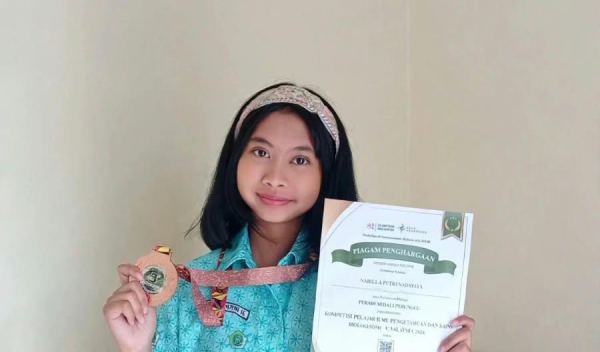 Nabilla Putri Natasya Siswa SMAN 6 Kota Malang Raih Medali Perunggu Kompetisi Pelajar Berprestasi Nasional Bidang Matematika